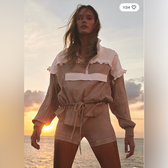 FREE PEOPLE Movement Lets Go Out Pullover Sz Small - Picture 13 of 13